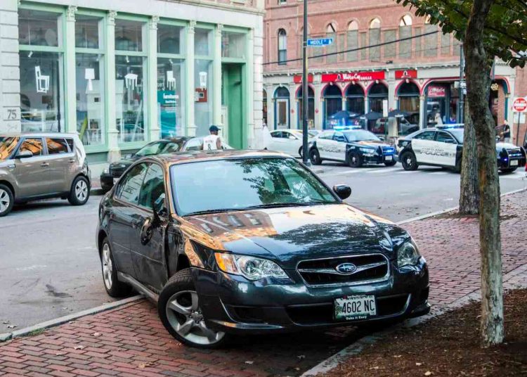 Trgovina iznosi Subaru kupca “dok lebdi” Trgovina iznosi Subaru kupca “dok lebdi”