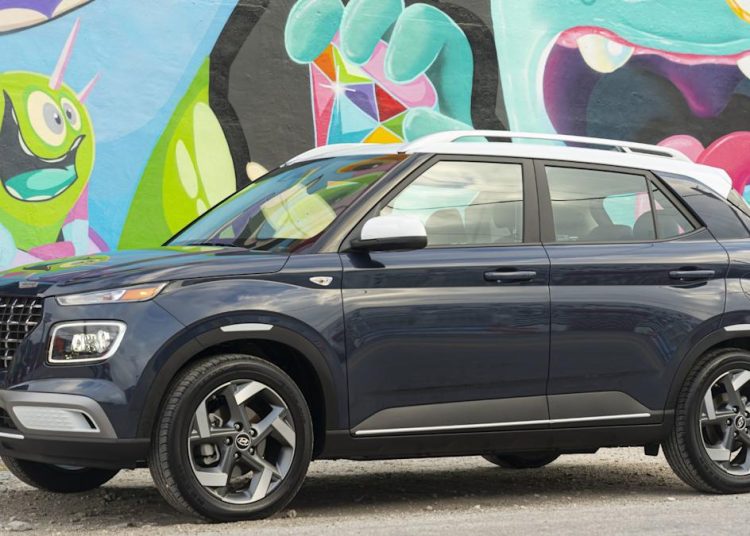 Uber vozač nepravilno upravlja Hyundaijom na terenskoj stazi