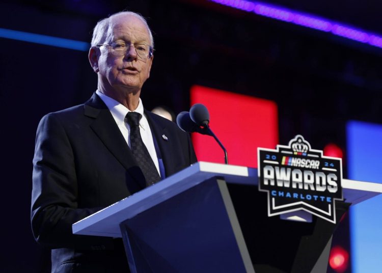 Vlasnik NASCAR-a blizu je sporazuma za financiranje automobila u Cup Series prije Garage Backlash. Vlasnik NASCAR-a blizu je sporazuma za financiranje automobila u Cup Series prije Garage Backlash.