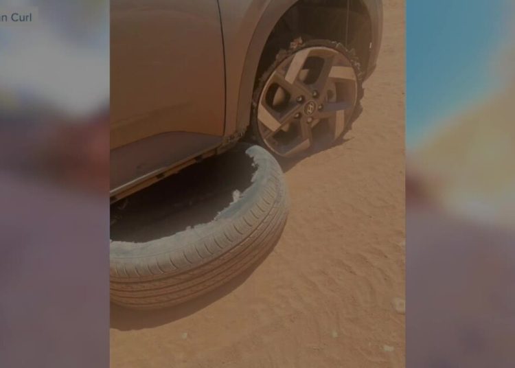 Vozač Ubera u sjevernoj Arizoni skrenuo je s ceste, oštećujući svoje vozilo.