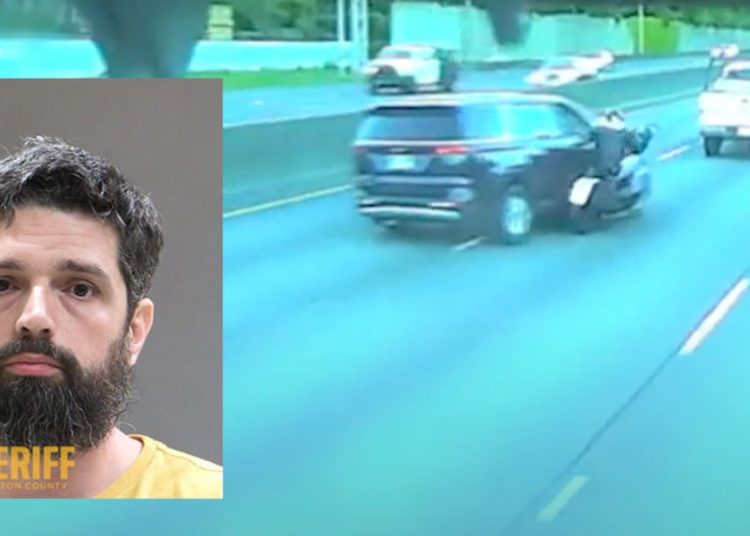 Vozač uhićen nakon što je minivan udario motocikl u navodnom incidentu bijesa na cesti