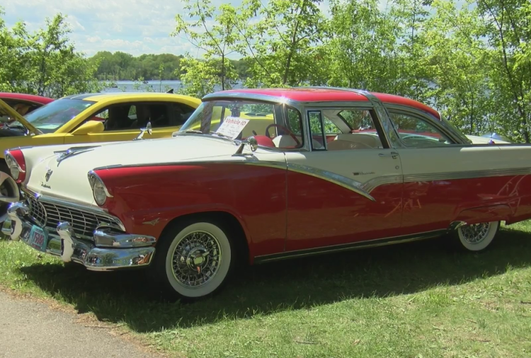
godišnji sajam automobila Celerbrate de Pere podržava lokalne neprofitne organizacije
