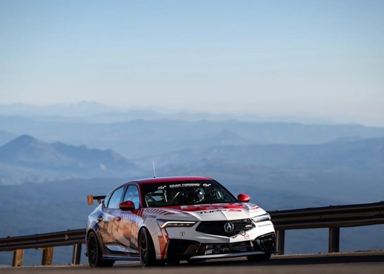 Acura Katherine Legge osvajaju izazove Pikes Peak