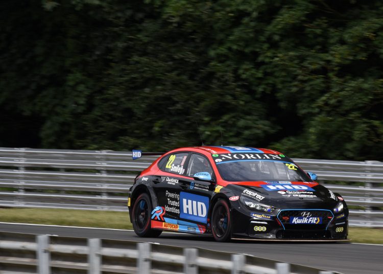 Chris Smiley je najbrže kolo odvozio u drugoj praksi Oulton Park Chris Smiley je najbrže kolo odvozio u drugoj praksi Oulton Park