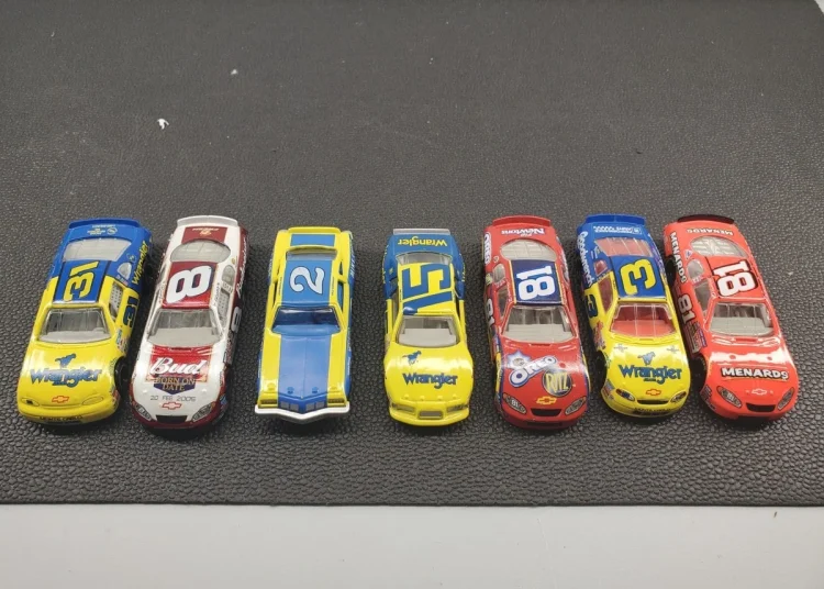 Dale Earnhardt Jr. slavi utrke u ulicama i IHOP-u s virusnim palačinkama Dale Earnhardt Jr. slavi utrke u ulicama i IHOP-u s virusnim palačinkama