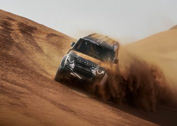 Defender potpisuje Dakarov najodlučniji vozač – prljavštinu