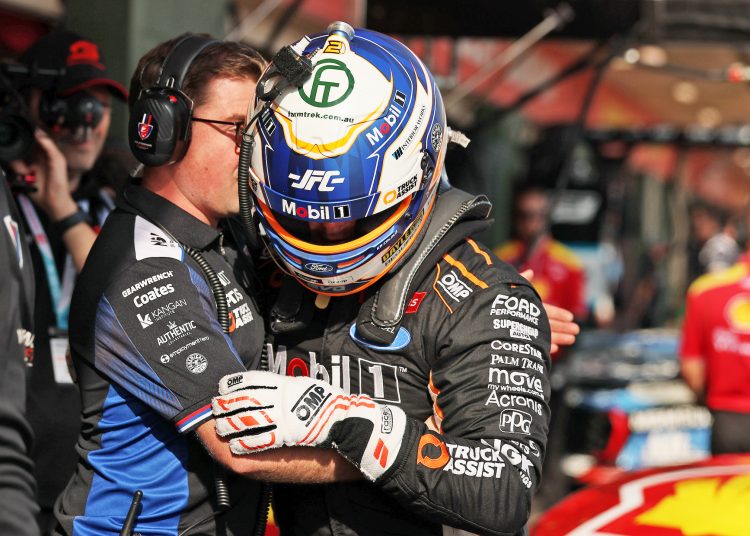 Drvo najbrže, Jones omamljuje kao smeđe, vode propuštaju pucnjavu