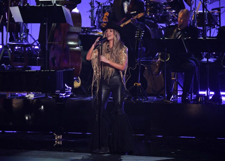 Fanovi seoske zvijezde tvrde “spašena country glazba” Fanovi seoske zvijezde tvrde “spašena country glazba”