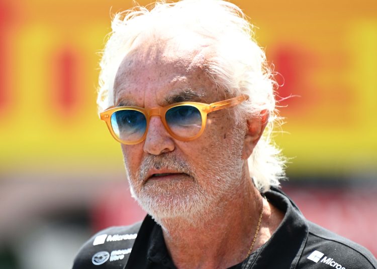 Flavio Briatore postavlja jasne ciljeve za 2026. dok dijeli ažuriranje o potrazi za novim šefom tima Flavio Briatore postavlja jasne ciljeve za 2026. dok dijeli ažuriranje o potrazi za novim šefom tima