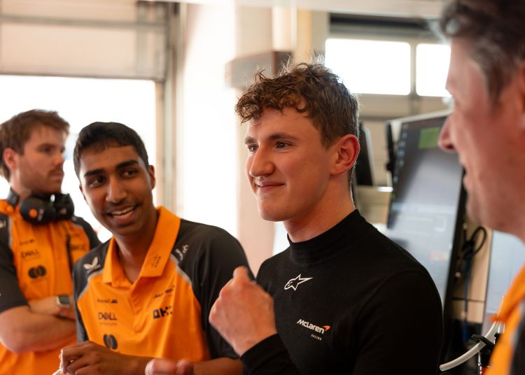 Iza kulisa prvog F1 testa Alexa Dunnea i njegova priprema za vožnju McL39 Iza kulisa prvog F1 testa Alexa Dunnea i njegova priprema za vožnju McL39
