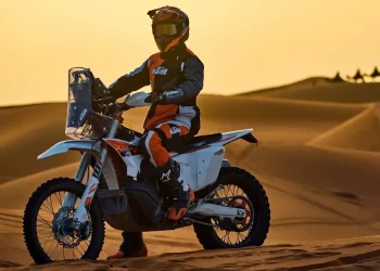KTM 450 RALLY REPLICA otkrivena s performansama dostojnim Dakara, proizvodnja ograničena na 150 primjeraka