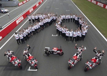 Monster Energy Yamaha MotoGP | Vijesti Pojedinosti: Yamaha predstavila posebnu Yamaha 70. godišnjicu livreje ispred nizozemskog liječnika opće prakse