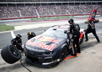 Naslov: Istražite svih 40 vozača koji su sudjelovali u Quaker State 400 utrci u Atlanti