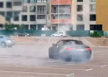 Policija poduzela akciju protiv kapitalnog driftera s videa sa parkirališta blizu trgovačkog centra: automobil zaplijenjen