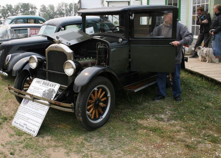 Povijesni automobil iz 1927. godine predstavljen na Sajmu automobila u muzeju Sukanen Povijesni automobil iz 1927. godine predstavljen na Sajmu automobila u muzeju Sukanen