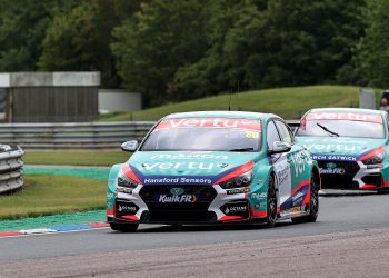 Tom Ingram ostvaruje prvu pobjedu sezone na otvaranju u Thruxtonu