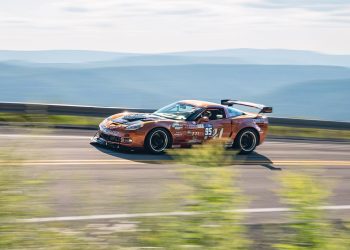 Tracy Gaudu postala prva žena koja je vozila Corvette na Pikes Peak International Hill Climb