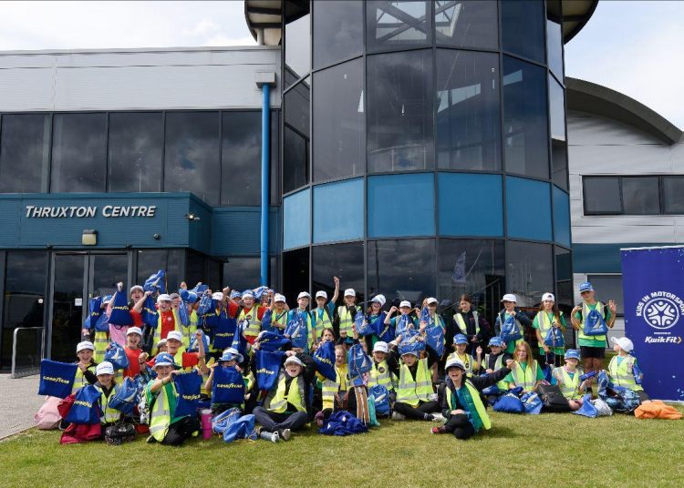 Učenici osnovne škole sudjeluju u obrazovnom motosportu na Thruxton Circuitu Učenici osnovne škole sudjeluju u obrazovnom motosportu na Thruxton Circuitu