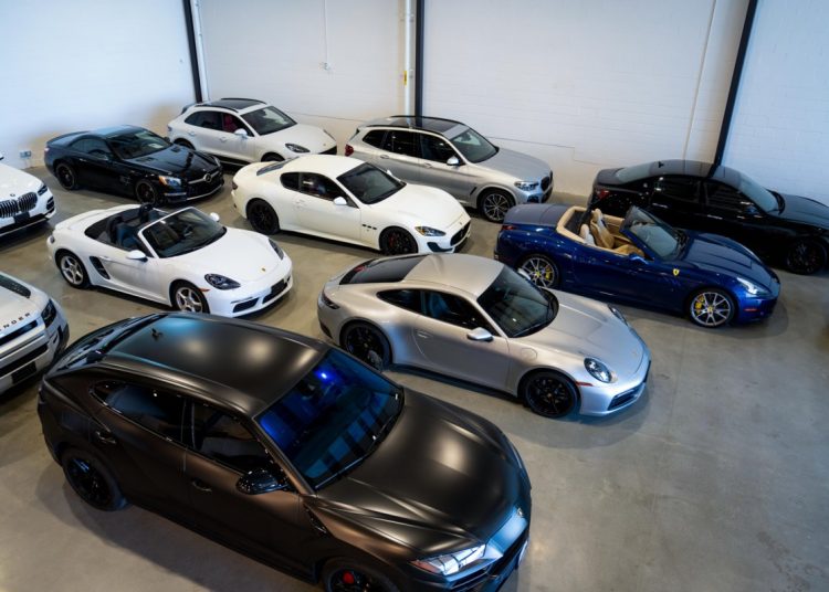 Vancouver luksuzni automobil Club omogućuje članovima vožnju 70 superautomobila Vancouver luksuzni automobil Club omogućuje članovima vožnju 70 superautomobila