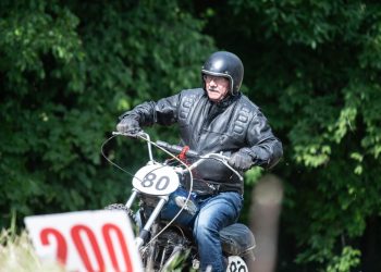 Video | Mike Dricken slavi 41. godinu griza na čajnik Moraine Sport Riders Hill uspon