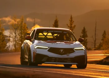 Acura postavlja rekord za pogon na prednjim kotačima na Pikes Peak Hill s Integra Type S trkačkim automobilom