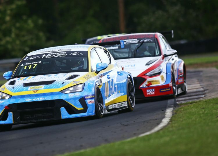 Adam Shepherd dominira otvaračem TCR-a u Oulton Parku Adam Shepherd dominira otvaračem TCR-a u Oulton Parku