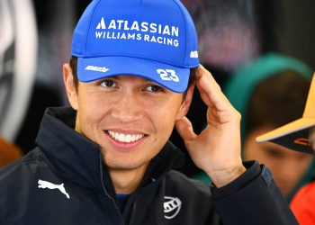 Alex Albon ‘vrlo sretan’ zbog povratka u bodove u Silverstoneu, dok Carlos Sainz opisuje ‘stvarno frustrirajuću’ utrku punu loše sreće.