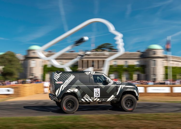 Cijena koja želi iskoristiti priliku na Dakaru s Defenderom Cijena koja želi iskoristiti priliku na Dakaru s Defenderom