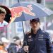 Danima nakon razlaza Christiana Hornera, Max Verstappen koristi svoj privatni mlaz vrijedan 50 milijuna dolara kako bi se sastao s Mercedes Bossom Totom Wolffom. Danima nakon razlaza Christiana Hornera, Max Verstappen koristi svoj privatni mlaz vrijedan 50 milijuna dolara kako bi se sastao s Mercedes Bossom Totom Wolffom.