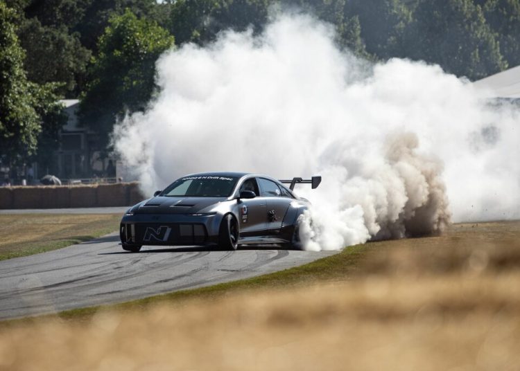 Drifting, premještanje zupčanika EV otkriven na Goodwood Festival of Speed 2025 Drifting, premještanje zupčanika EV otkriven na Goodwood Festival of Speed 2025