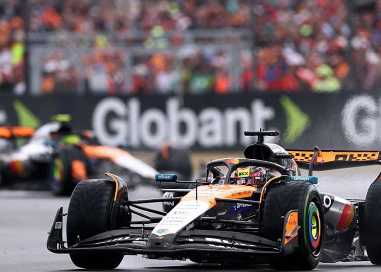F1 British Grand Prix ažuriranja uživo: najnovija reakcija dok Lando Norris pobjeđuje u mokroj, kaotičnoj utrci na Silverstoneu F1 British Grand Prix ažuriranja uživo: najnovija reakcija dok Lando Norris pobjeđuje u mokroj, kaotičnoj utrci na Silverstoneu