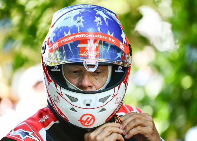Gene Haas vozi svoj F1 automobil na Goodwoodu
