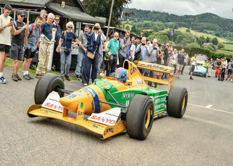 Godišnjice i trkački automobili slavljeni u klasičnoj nostalgiji Godišnjice i trkački automobili slavljeni u klasičnoj nostalgiji