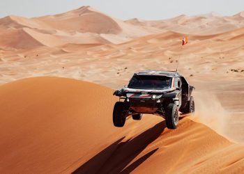 Jahao sam u Dacia’s Batmobile trkaču – održivi stroj za jelo pustinja se uplašio besmisleno.