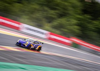 Jílková i Gudet se bore kroz kaos u SPA-u kako bi postigli klasu P6 u GT4 Europi