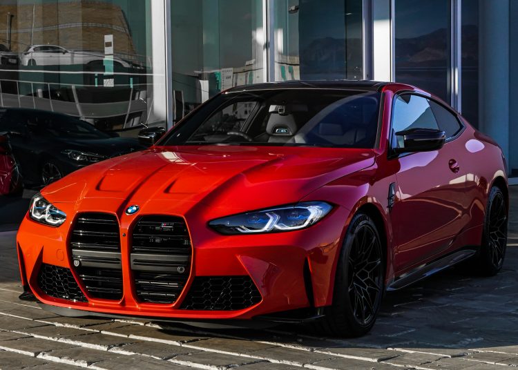 Krajnji stroj za vožnju: Istraživanje baštine, tehnologije i zajednice BMW-a Krajnji stroj za vožnju: Istraživanje baštine, tehnologije i zajednice BMW-a