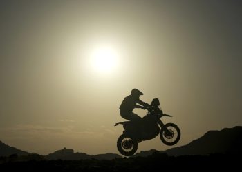 Lategan i Sanders nastavljaju oprezno na Dakaru, ali ostaju ispred