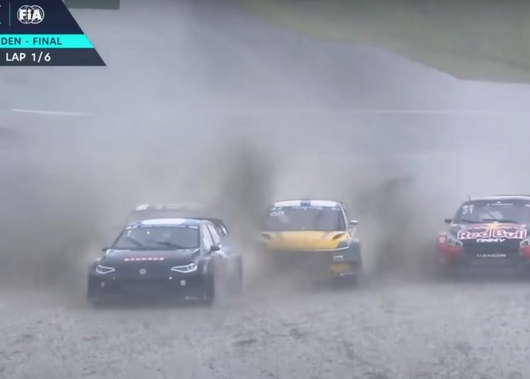 Mislio je da je Silverstone mokar? Pogledajte ovaj nevjerojatni World Rallycross finale iz Švedske. Mislio je da je Silverstone mokar? Pogledajte ovaj nevjerojatni World Rallycross finale iz Švedske.