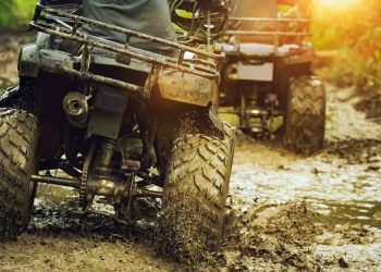 Nedostaje ATV jahač optužen za slabu vožnju u sjevernom Ontariju.