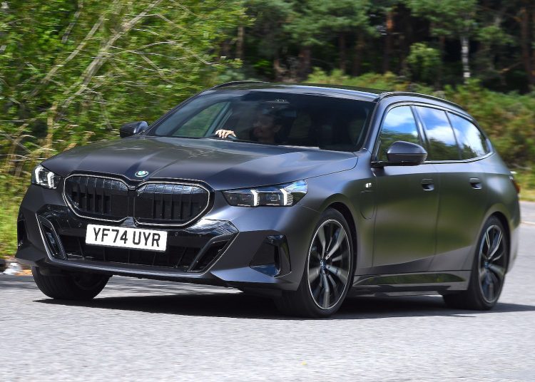 Nova BMW 5 serija Touring Recenzija 2025, Cijena i Tehničke Specifikacije Nova BMW 5 serija Touring Recenzija 2025, Cijena i Tehničke Specifikacije