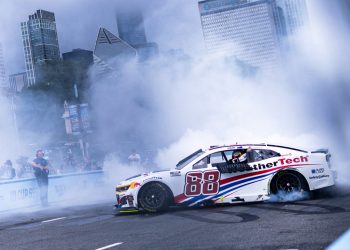 Putovanje NASCAR centra za skrb Shanea Van Gisbergena između pobjeda u Chicagu