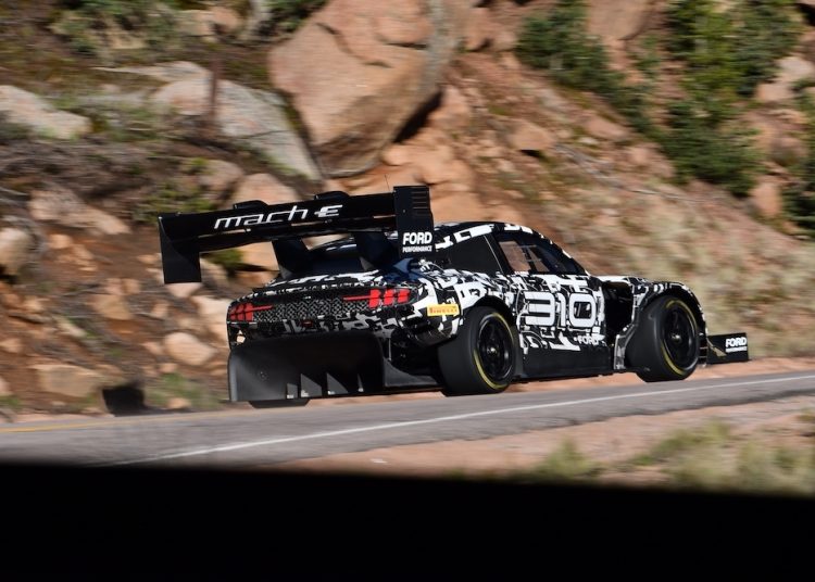 Racer i Racer Network osvajaju Pikes Peak Hill Climb 2025. godine na nove visine Racer i Racer Network osvajaju Pikes Peak Hill Climb 2025. godine na nove visine