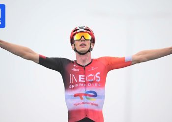 Spectator na Tour de France pogodio timski automobil dok Thymen Arensman tvrdi da je najteža etapa