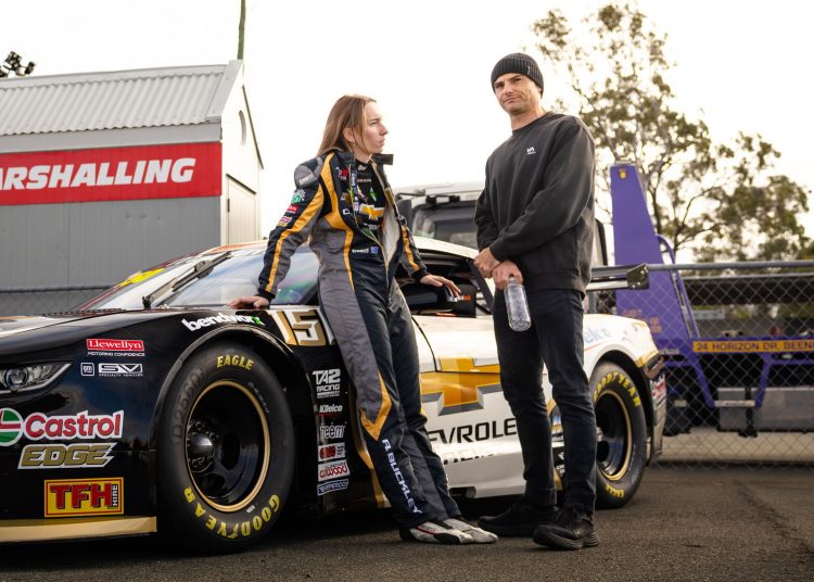 Supercar vozač objašnjava ulogu u proboju ženâ V8 trkača