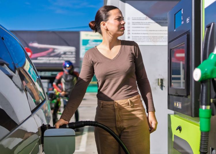 Tehnika stručnjaka za automobile ’30 000 milja’: tehnika za uštedu novca na benzinu