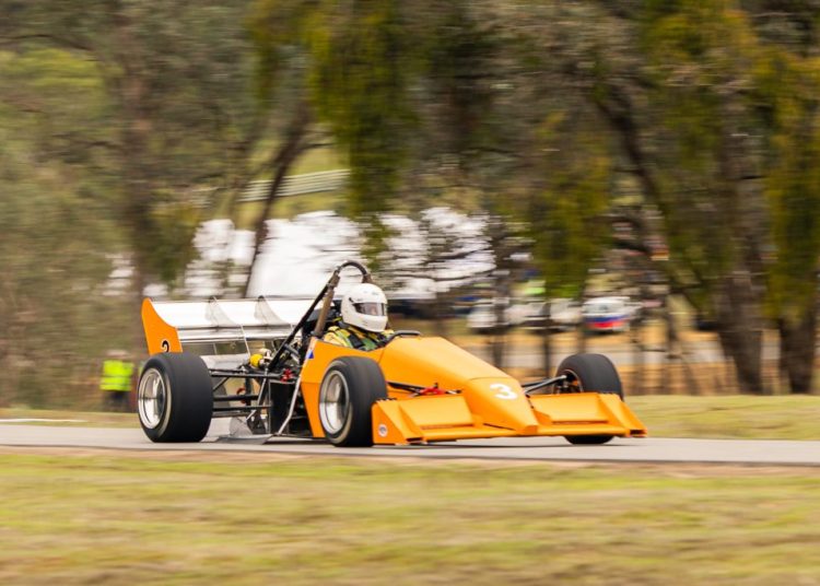 Victorian Hill Chive Champs se bore protiv ikoničnog Roba Roya