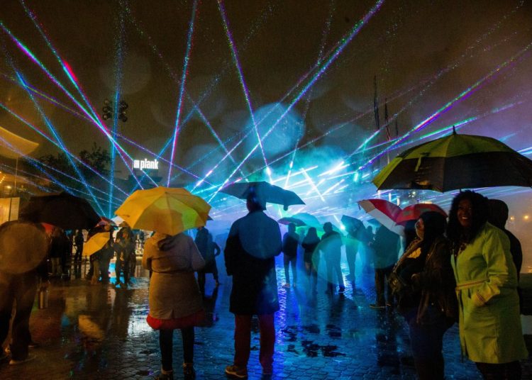 Hyphy Wheels Car Show i Toy Drive u Oaklandu 13. prosinca Hyphy Wheels Car Show i Toy Drive u Oaklandu 13. prosinca