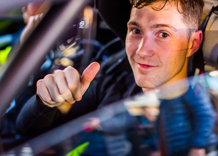 Jon Armstrong sjeo za volan Ford Puma Rally1 Jon Armstrong sjeo za volan Ford Puma Rally1