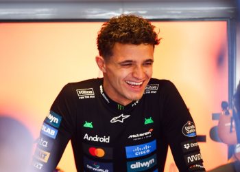 Max Verstappen i dalje dominira dok Lando Norris lovi.