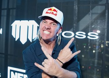 NEFT Vodka dodaje ikonu drift utrka “Mad Mike” Whiddetta svom popisu motosporta